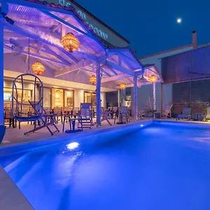 2* Apartahotel Adonis